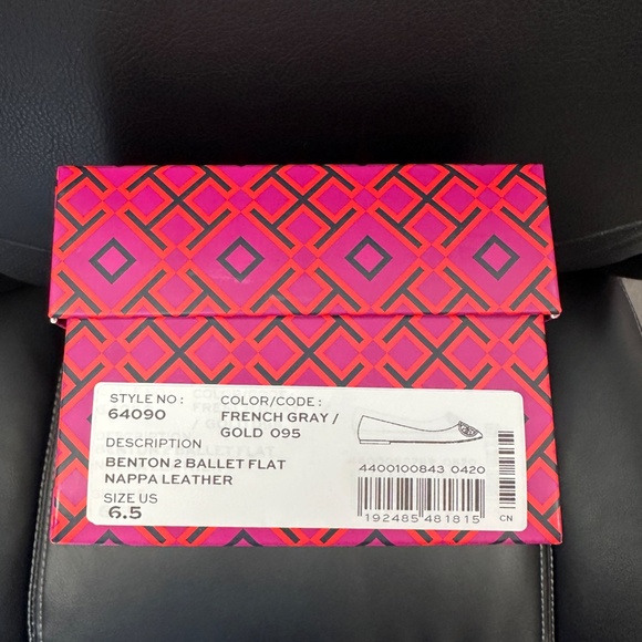 NIB! Tory Burch 64090 Benton 2 Ballet Flat Metal Logo French Grey Size 6.5 Women - Picture 7 of 8